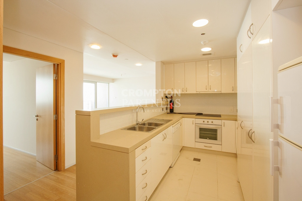 Canal Views | Spacious| Balcony| Vacant And Ready - Photo 3