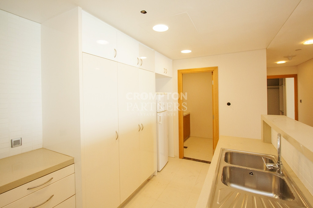 Canal Views | Spacious| Balcony| Vacant And Ready - Photo 2