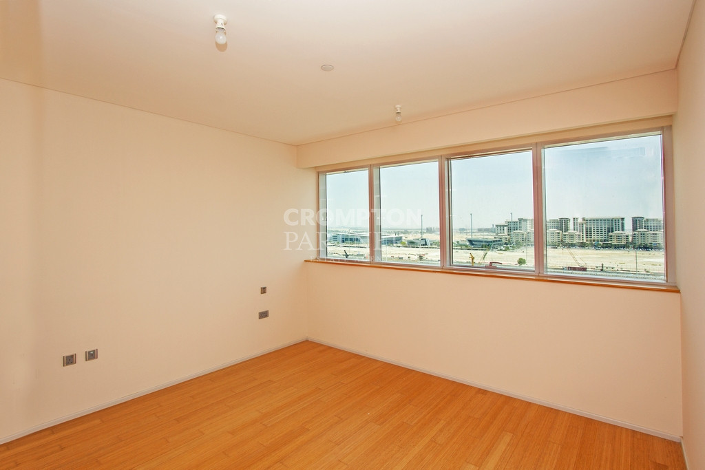 Canal Views | Spacious| Balcony| Vacant And Ready - Photo 4
