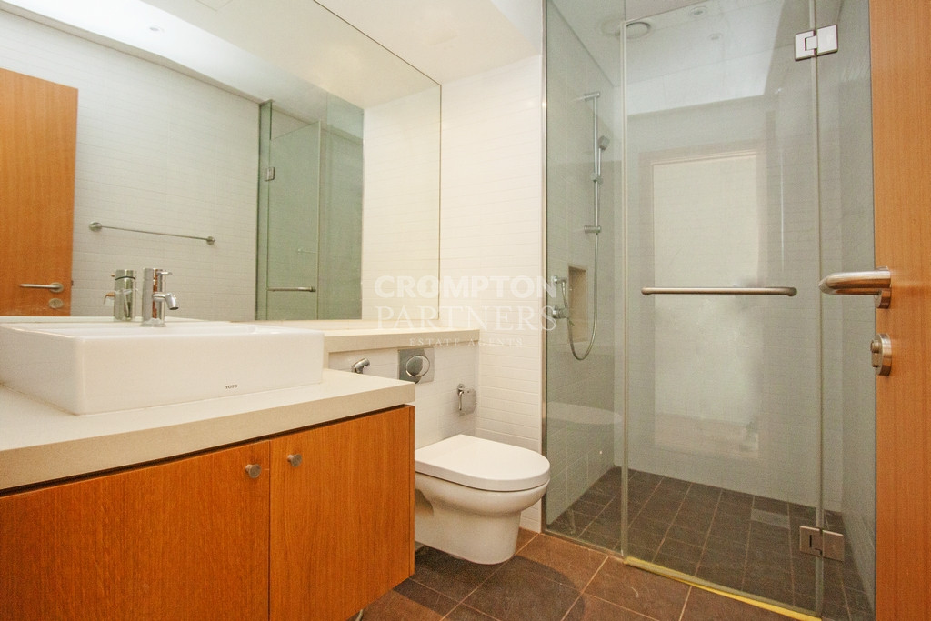 Canal Views | Spacious| Balcony| Vacant And Ready - Photo 5