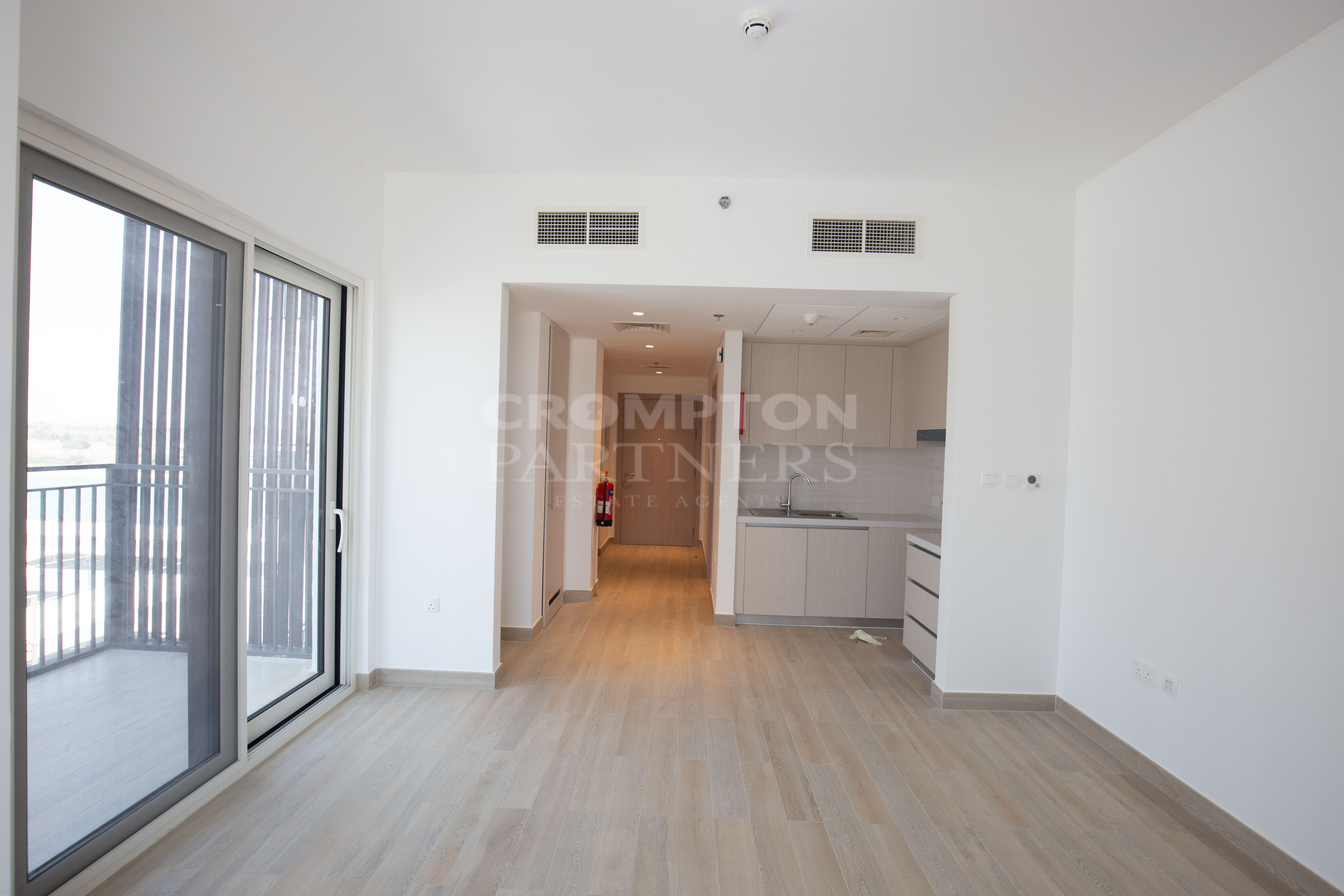 Fully Furnished Studio | Canal + F1 View | Vacant - Photo 2