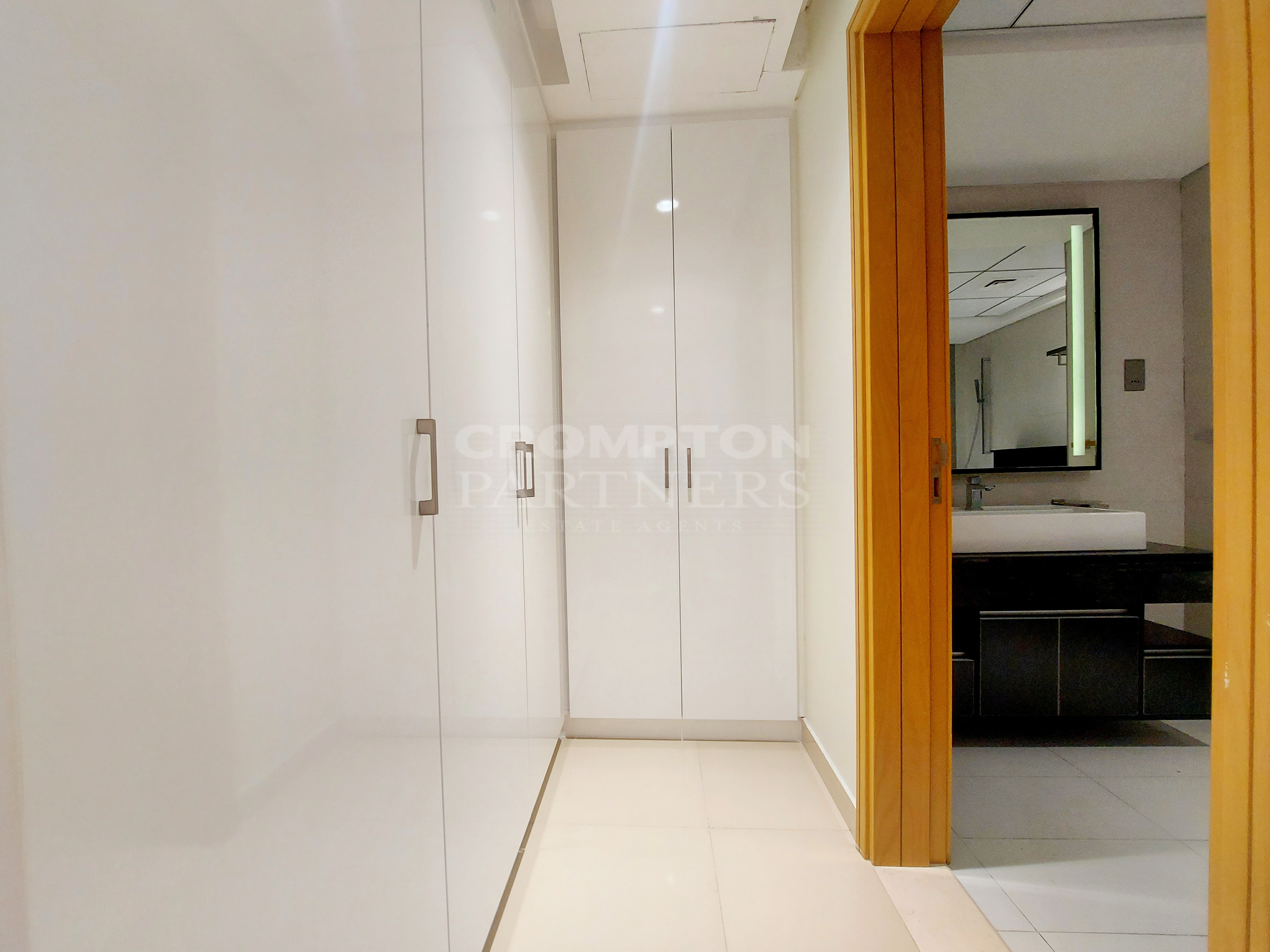 Great Location | Spacious | Vacant And Ready - Photo 5