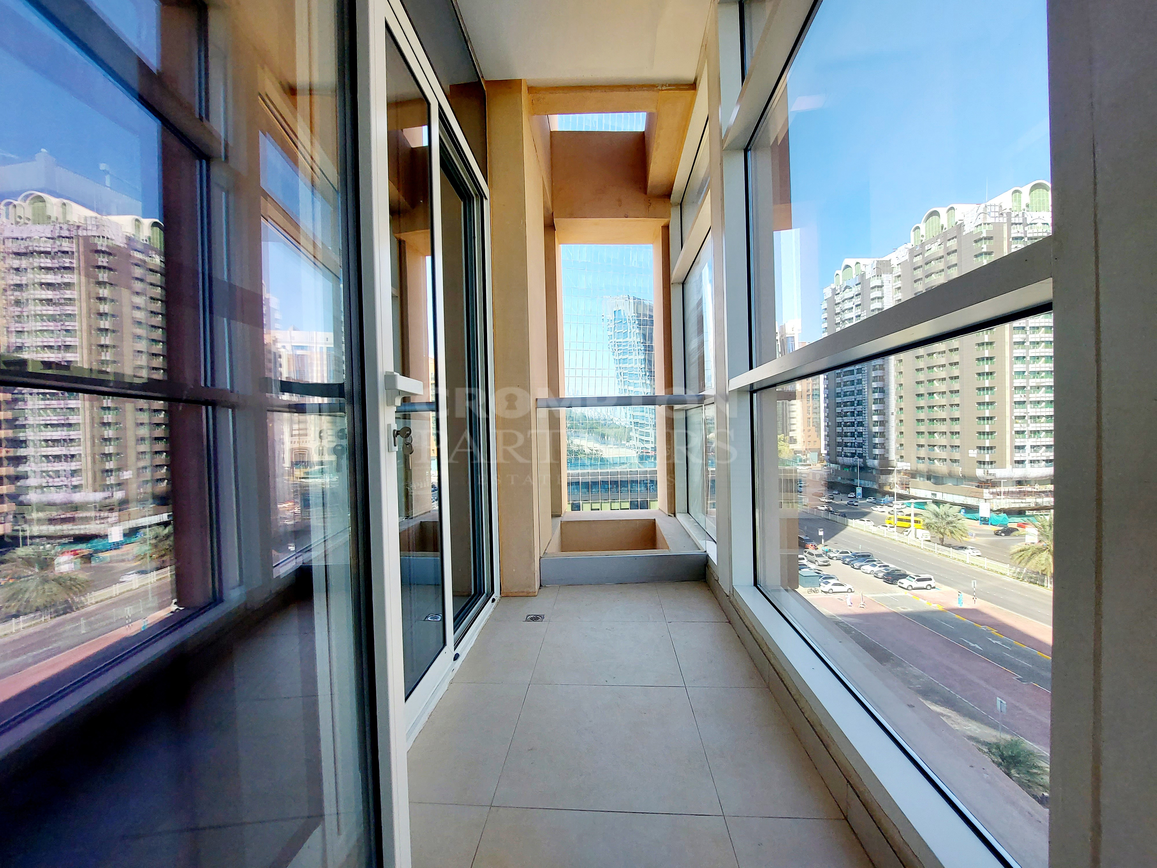 Great Location | Spacious | Vacant And Ready - Photo 3