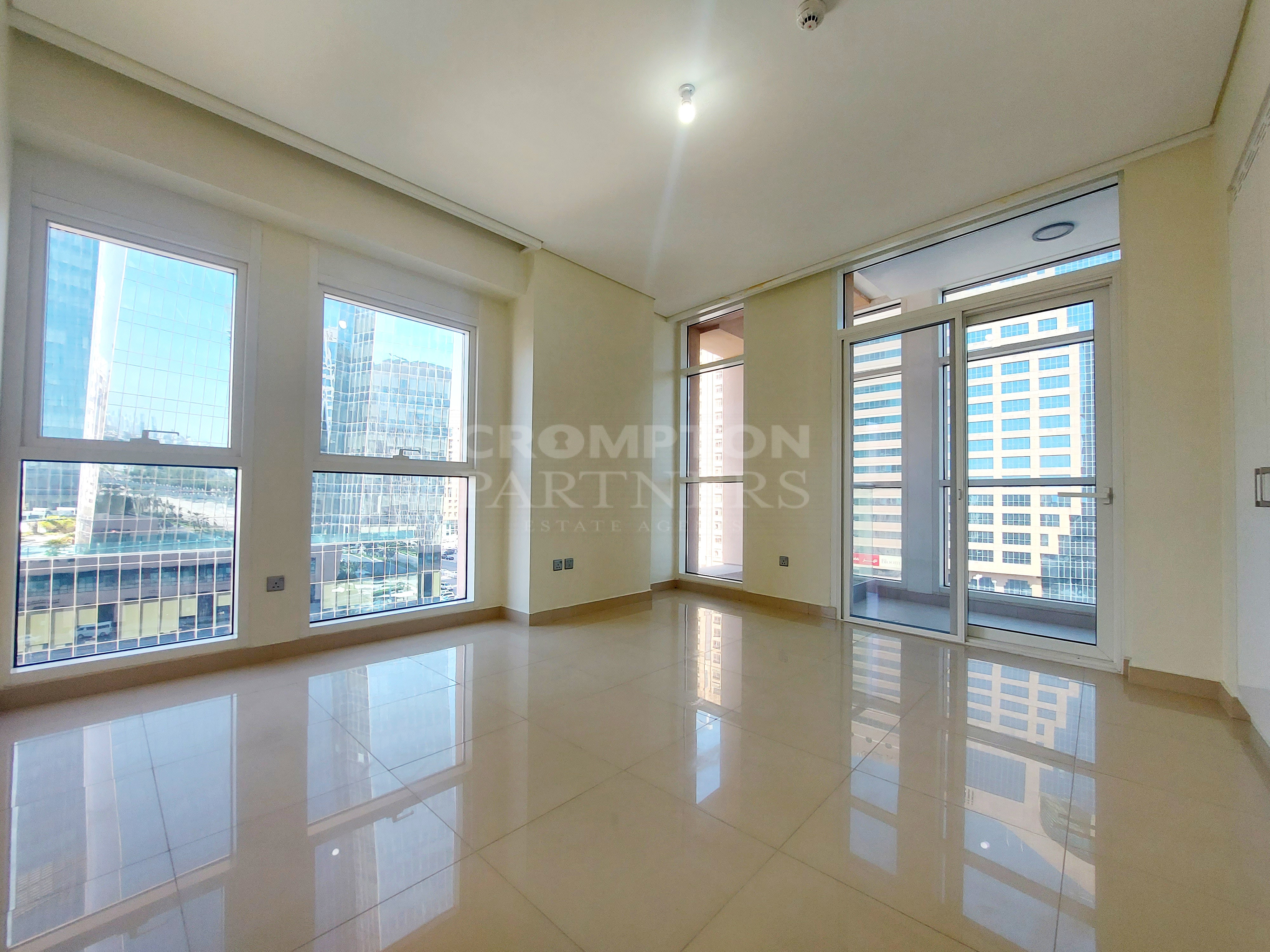 Great Location | Spacious | Vacant And Ready - Photo 2
