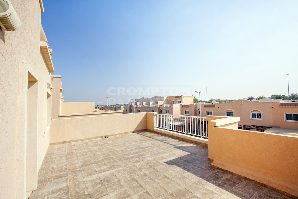 Own Private Pool | Garden | Close to Airport - Photo 4