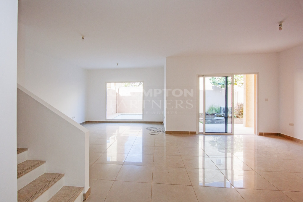 Own Private Pool | Garden | Close to Airport - Photo 2