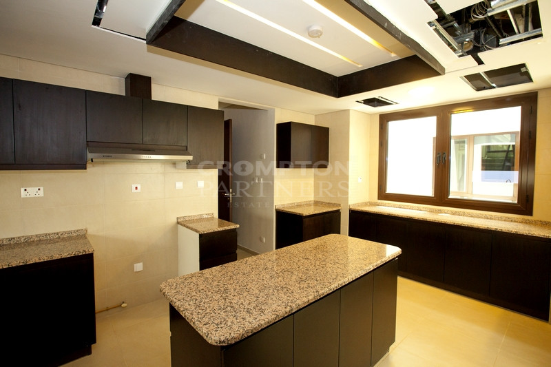 Excellent Family Home | Best Location | Vacant - Photo 5