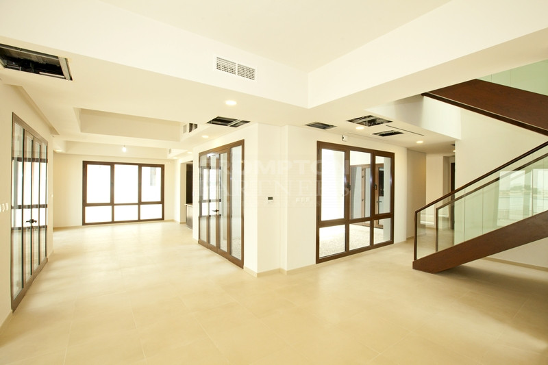 Excellent Family Home | Best Location | Vacant - Photo 2