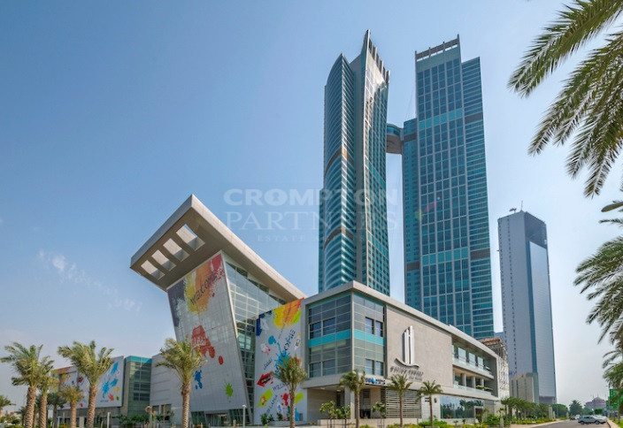 Classy Living | Spacious | Vacant | Hot Price - Photo 2