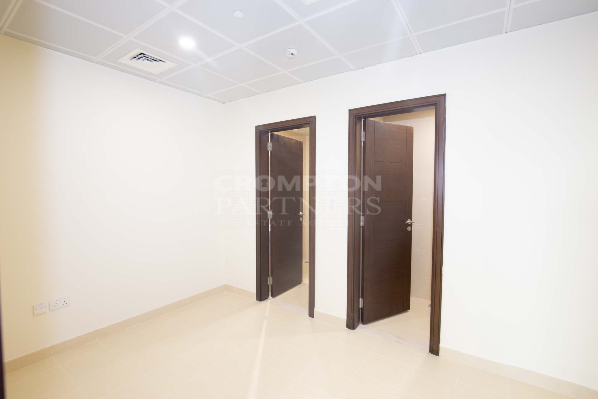 World Class Living | Best Amenities | Vacant Now - Photo 3