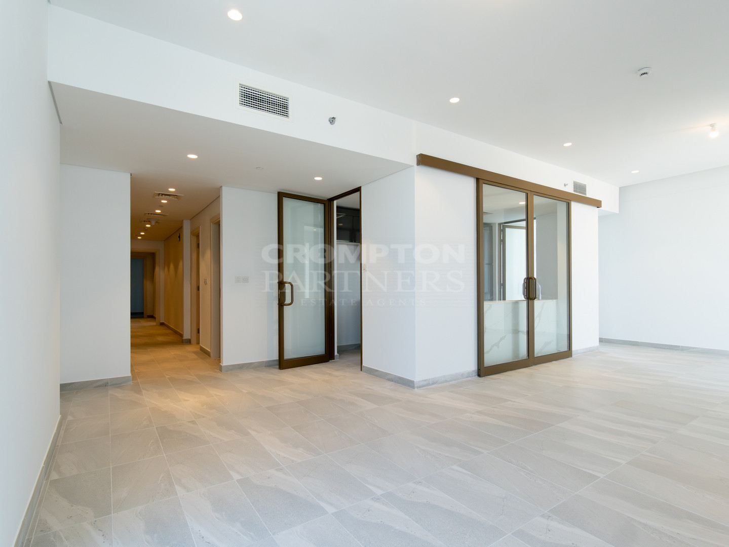 Sea View | Spacious | Vacant | Beach Access - Photo 4