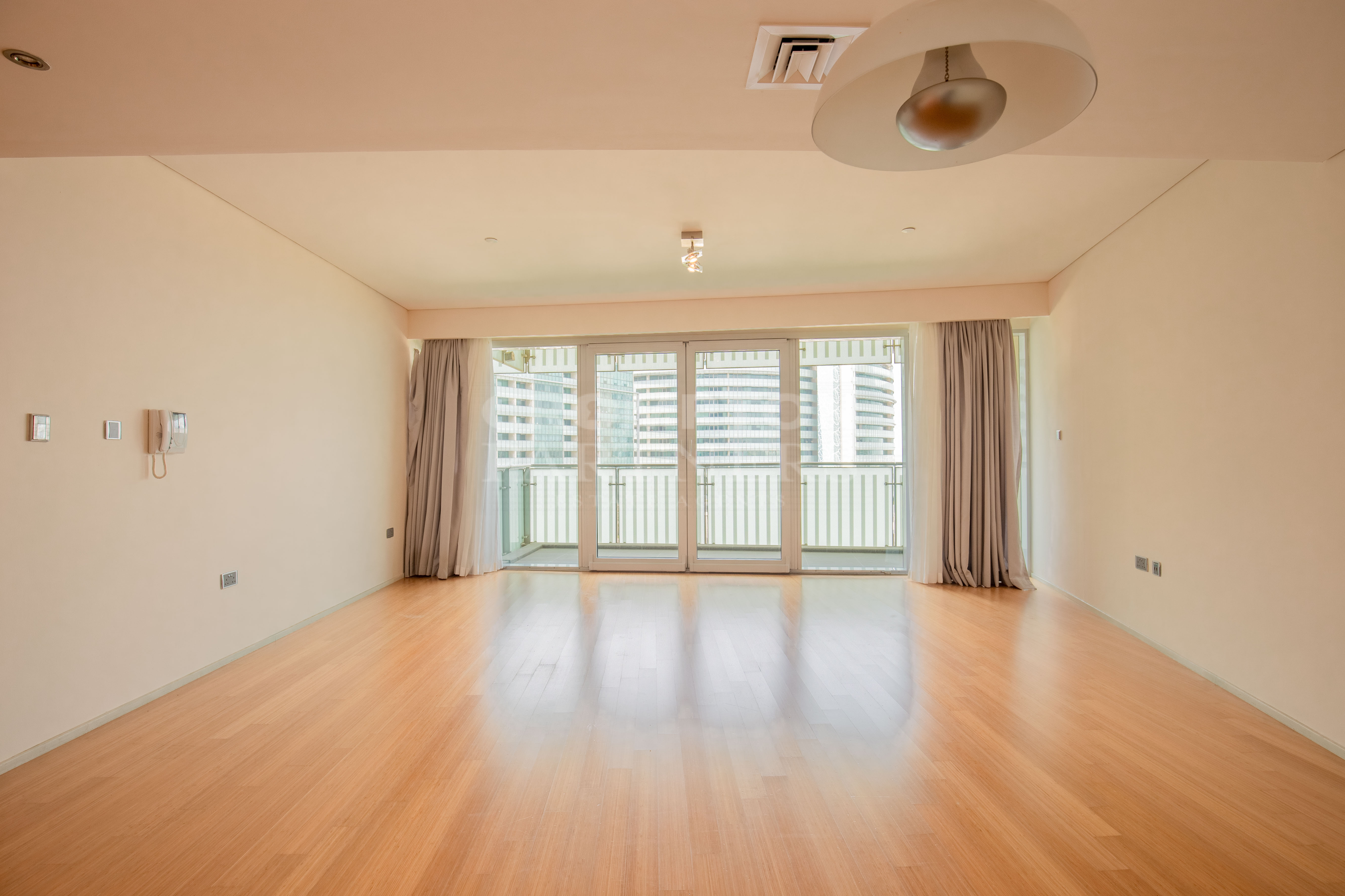 Sea View | Beach Access | Spacious | Vacant - Photo 5