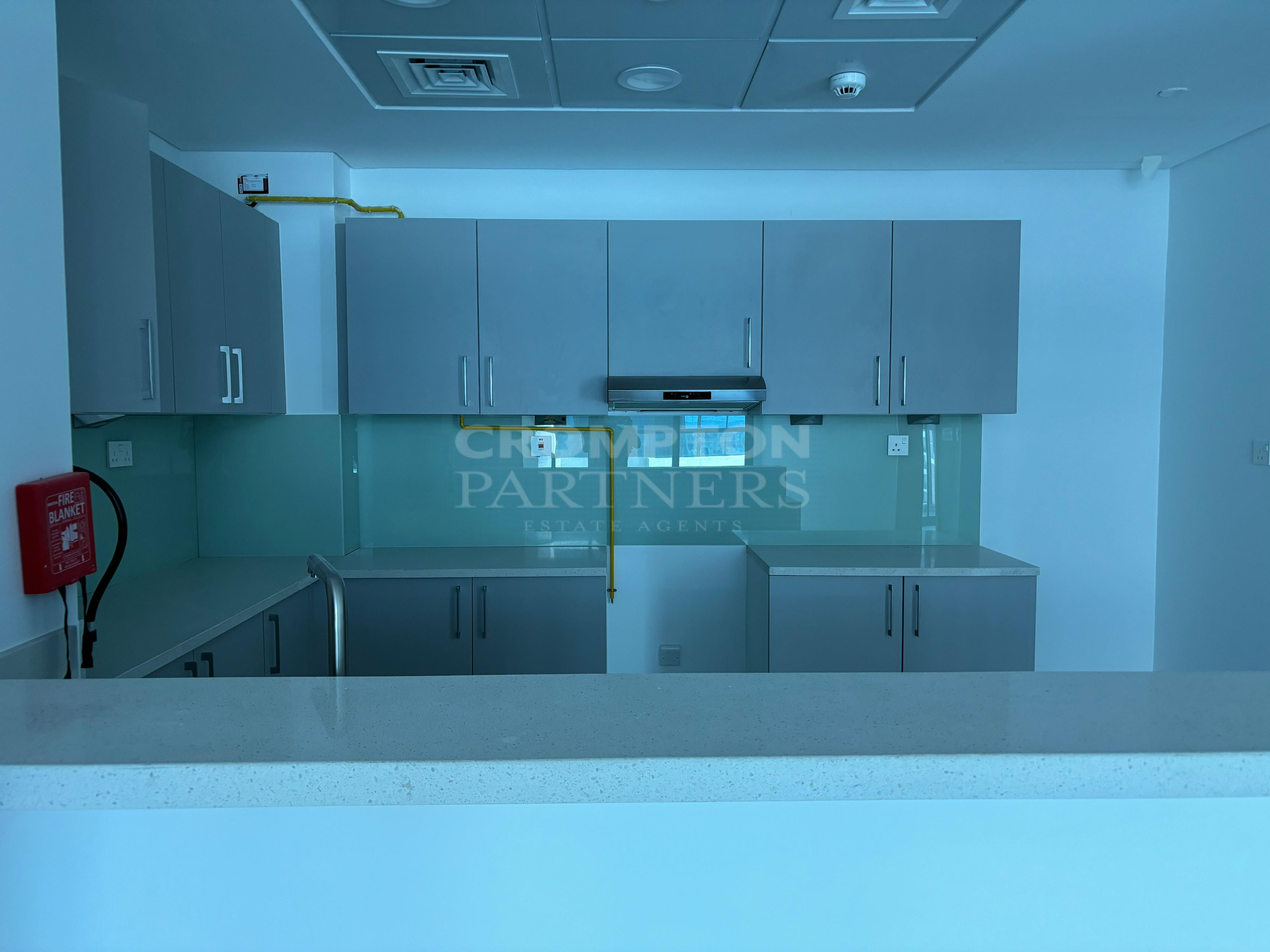 Fancy | Big Layout | Prime Location | Terrace - Photo 2