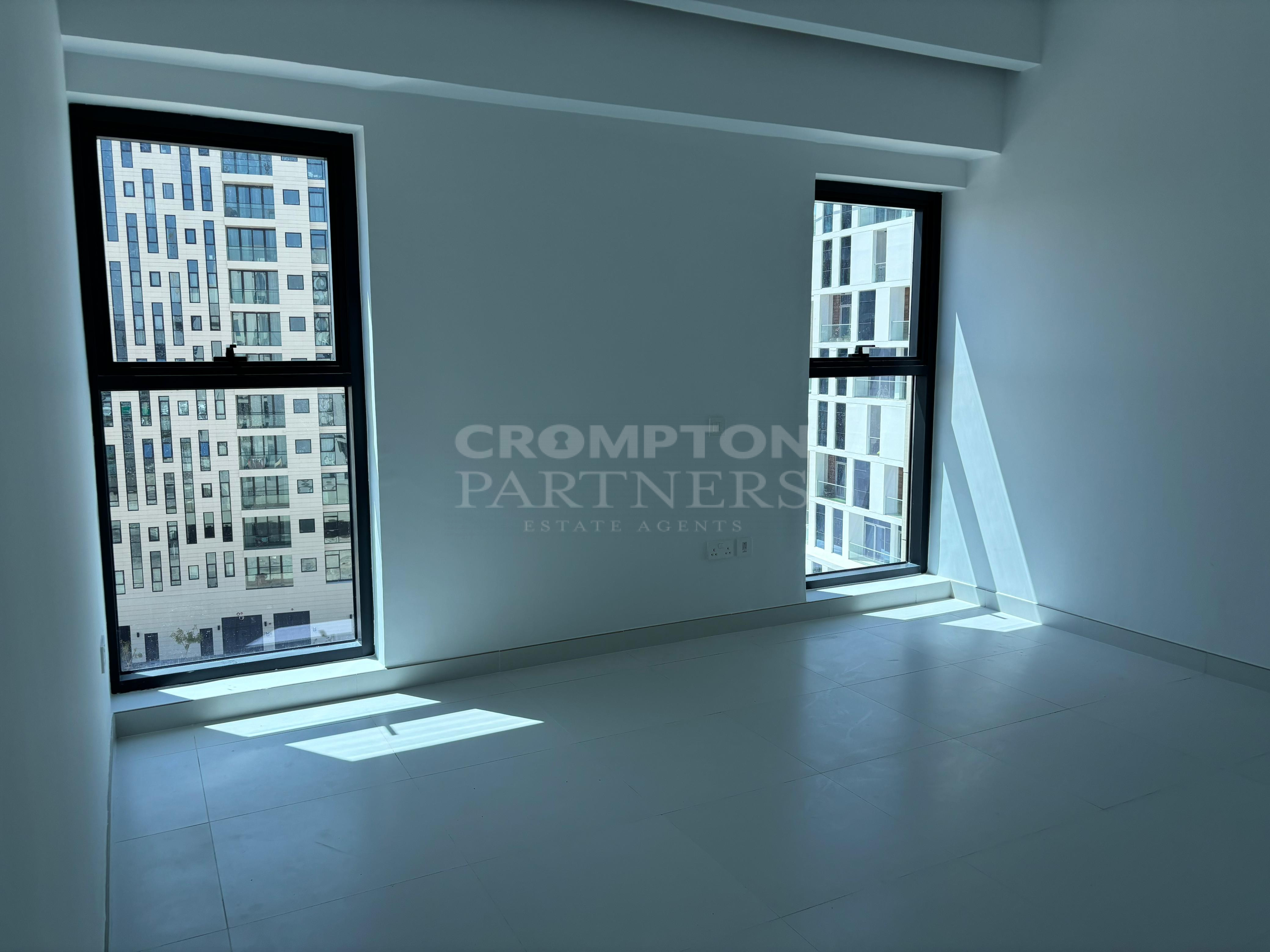 Fancy | Big Layout | Prime Location | Terrace - Photo 4