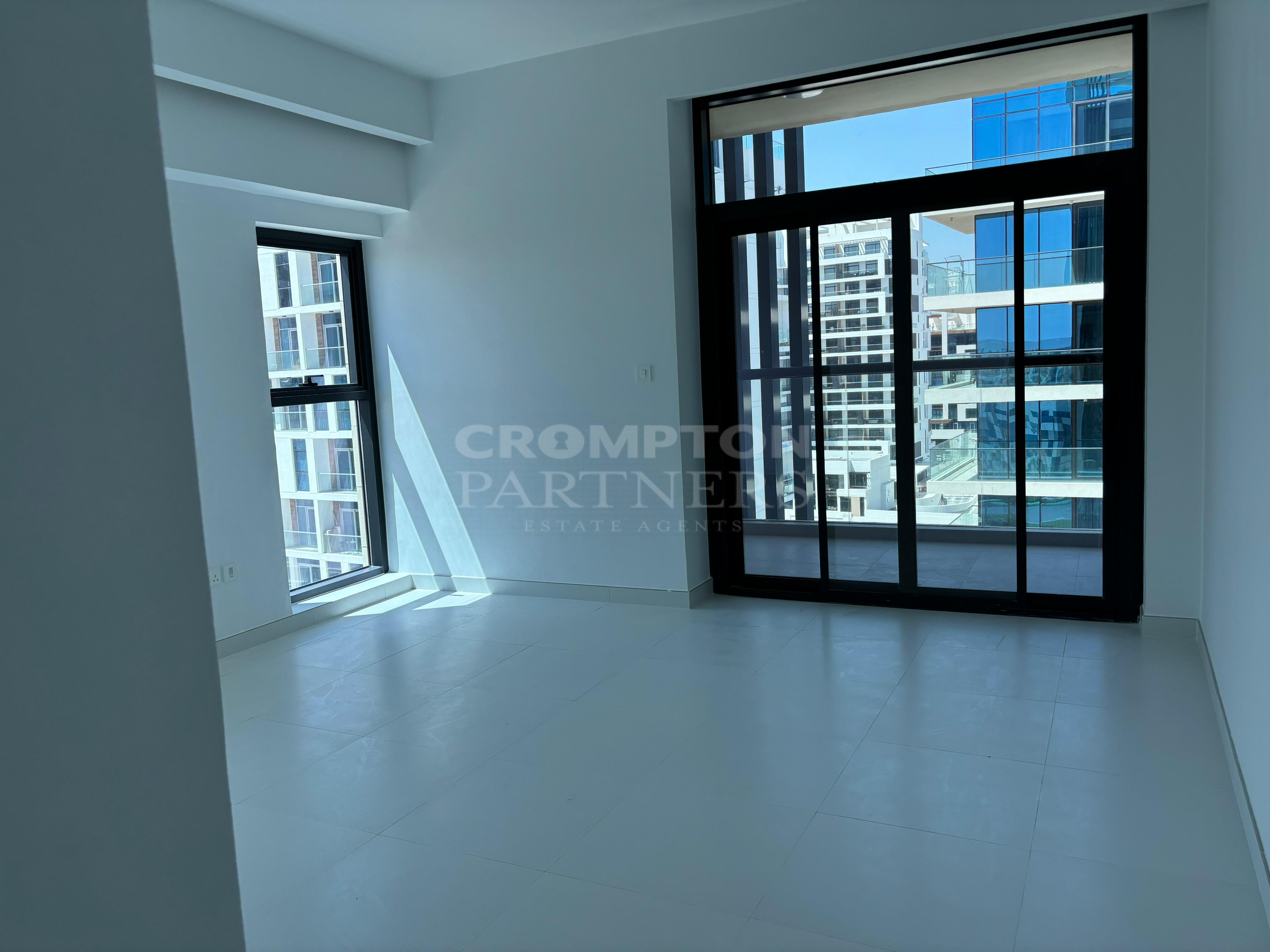 Fancy | Big Layout | Prime Location | Terrace - Photo 3