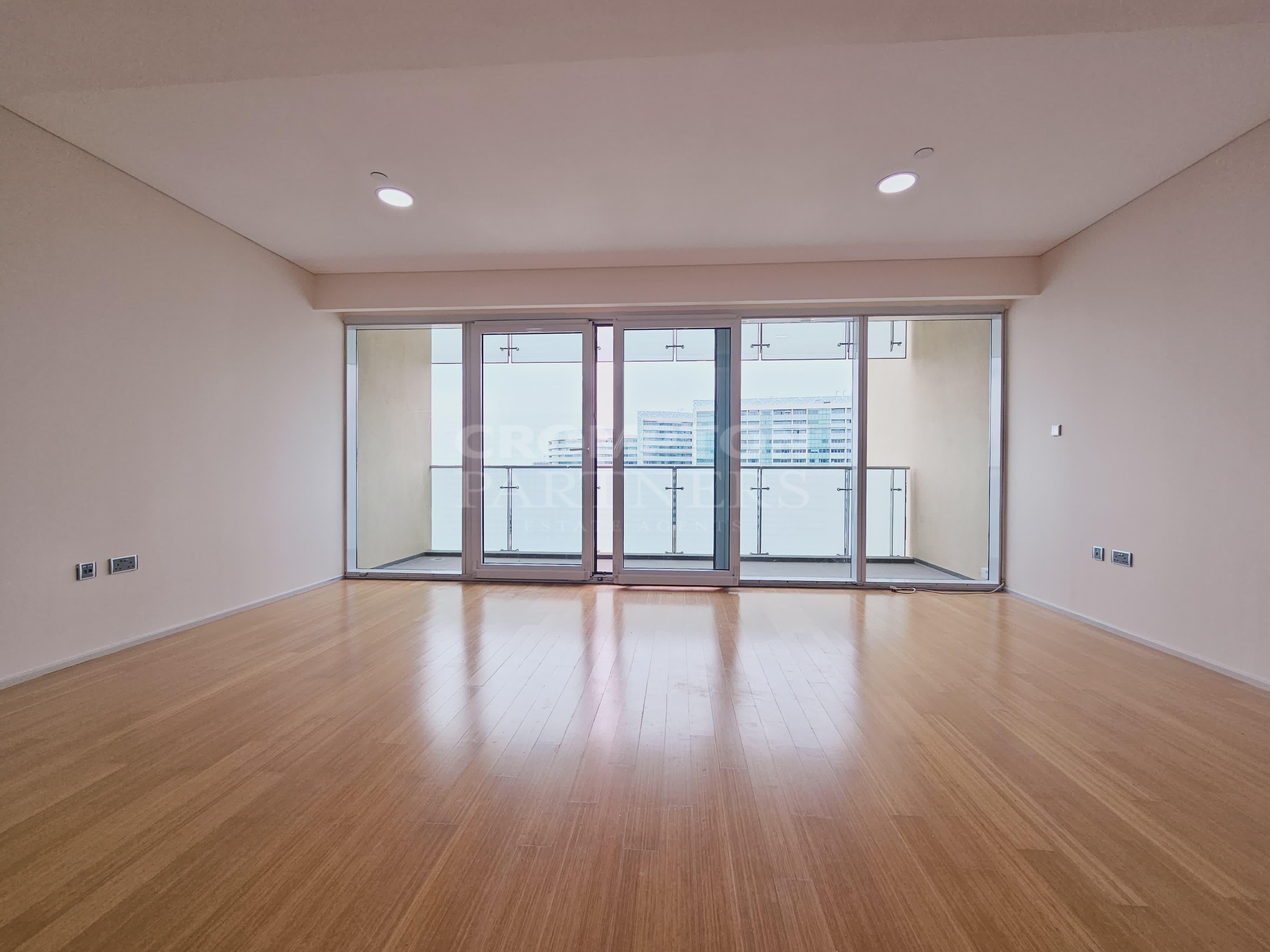 Canal Views | Beach Access | Fully Fitted Kitchen