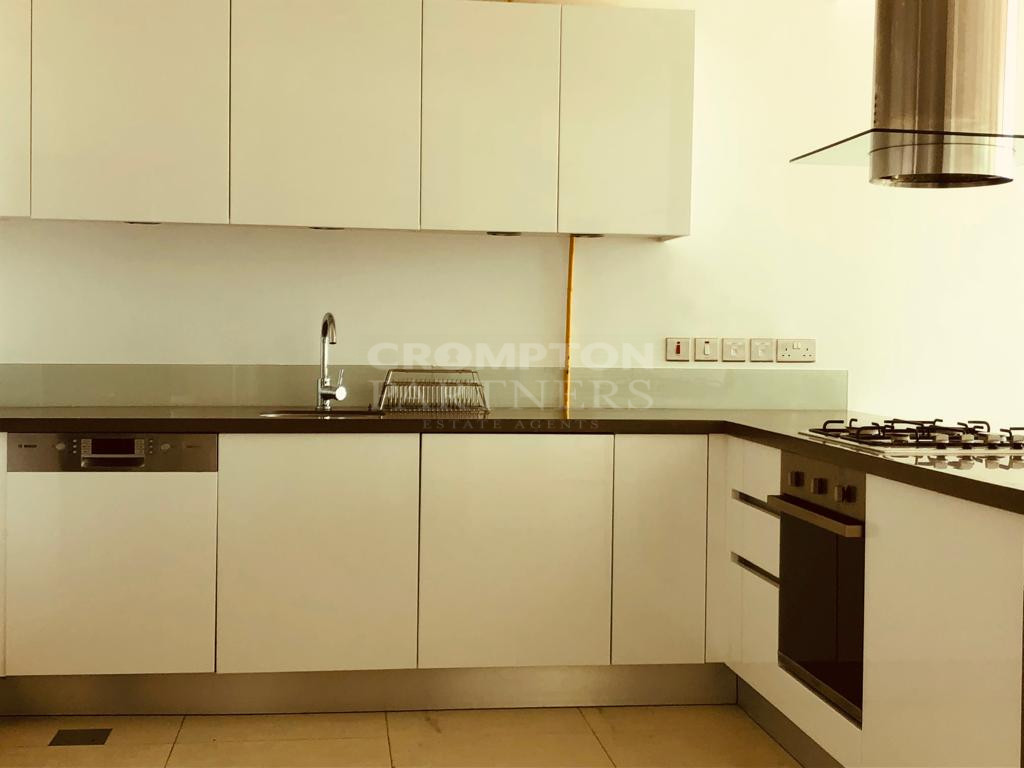 Sea view | Furnished | Vacant | Prime Location - Photo 4