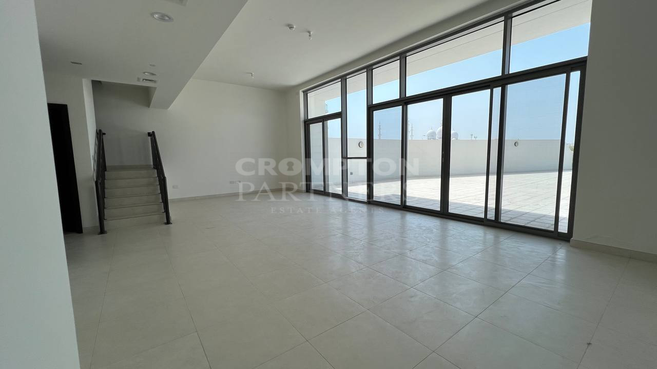 Spacious Duplex | Big Terrace | 4 Cheques - Photo 2