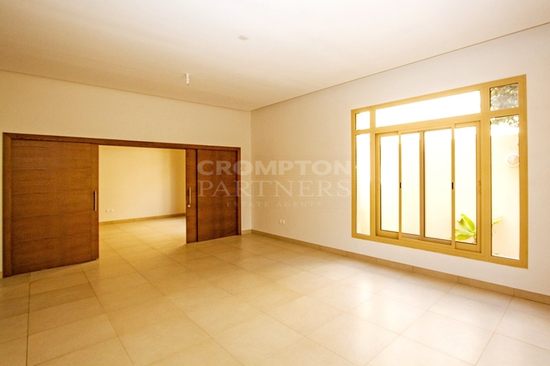 Outstanding | Spacious | Ready To Move In - Photo 4