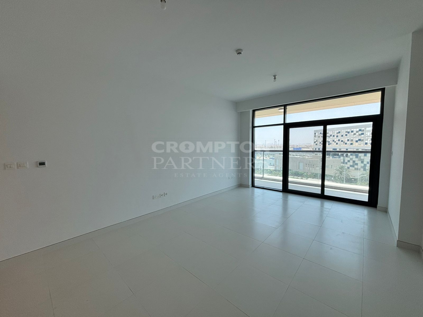 Vacant | Classy | Bright And Cozy | Call Now - Photo 3