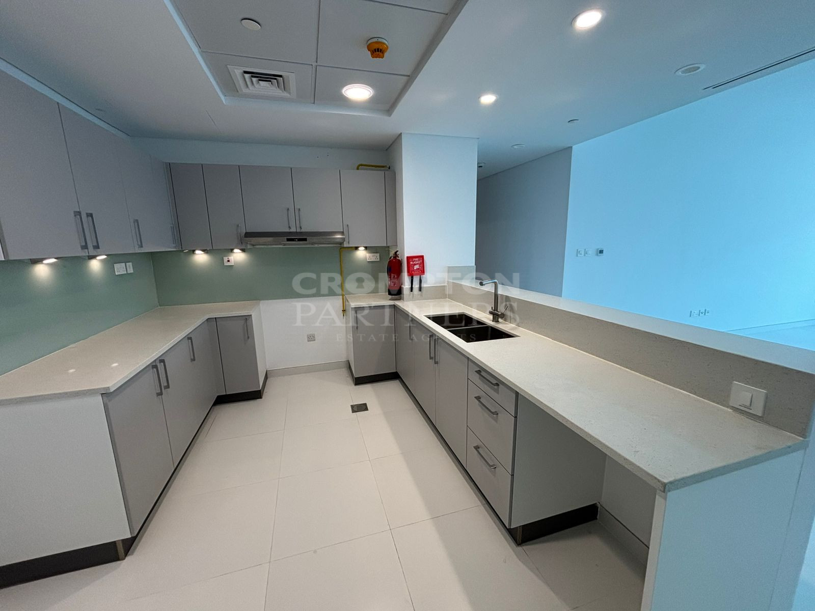 Vacant | Classy | Bright And Cozy | Call Now - Photo 4