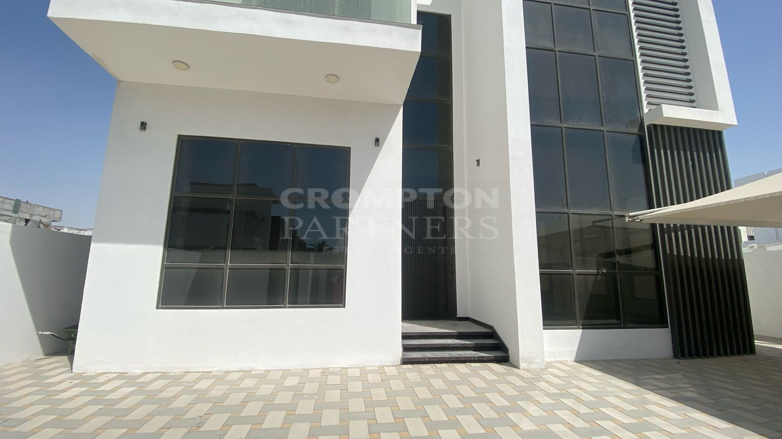 Luxurious Living | Great Family Home | Vacant - Photo 2