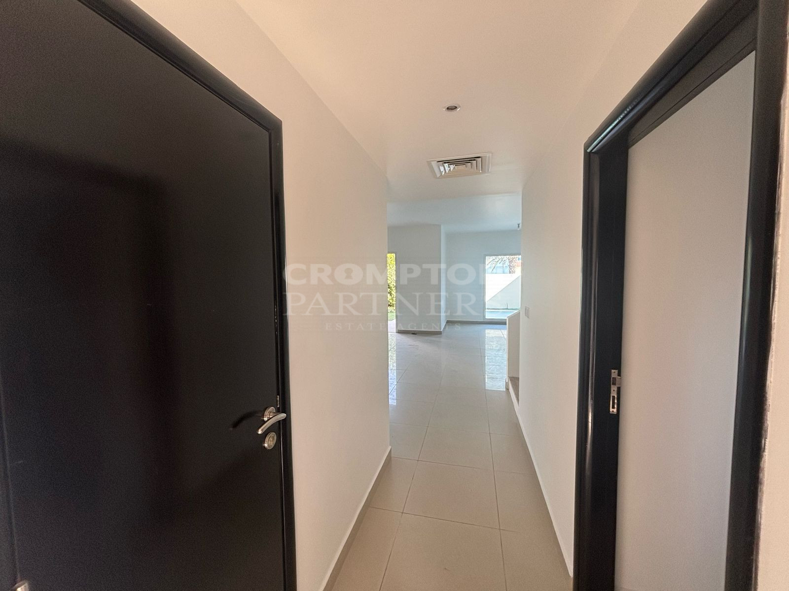 Signgle Row | Near the Gate | Well Maintained - Photo 2