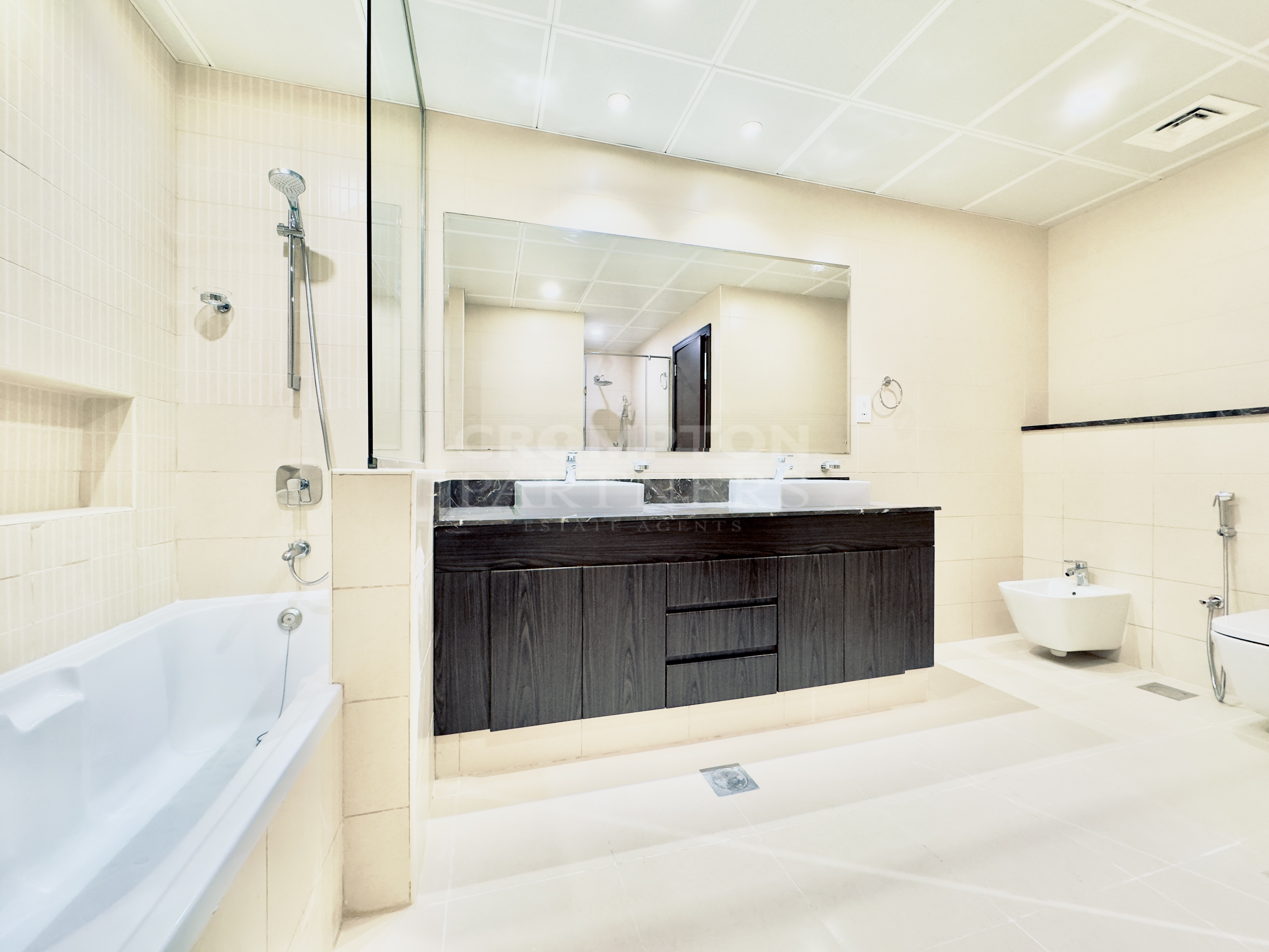 World Class Living | Best Amenities | Vacant Now - Photo 2