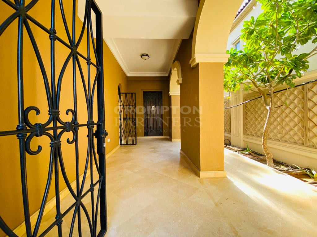 Spacious | Corner with Garden | Vacant and Ready - Photo 4