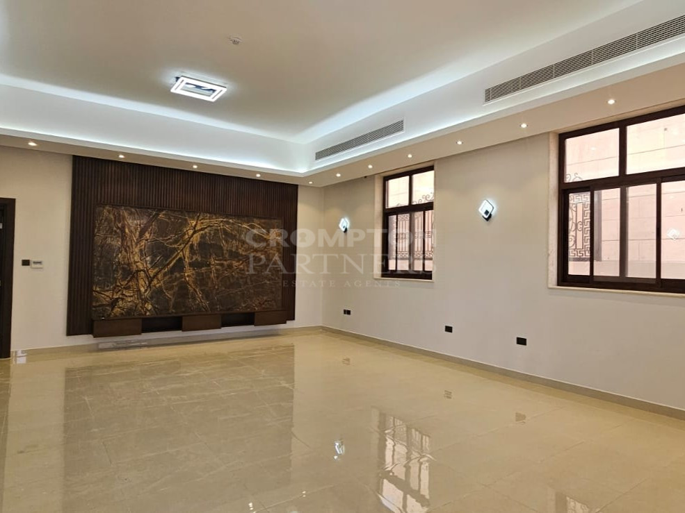 Luxury 5BR | Brand New| Double Row | Private Pool - Photo 5