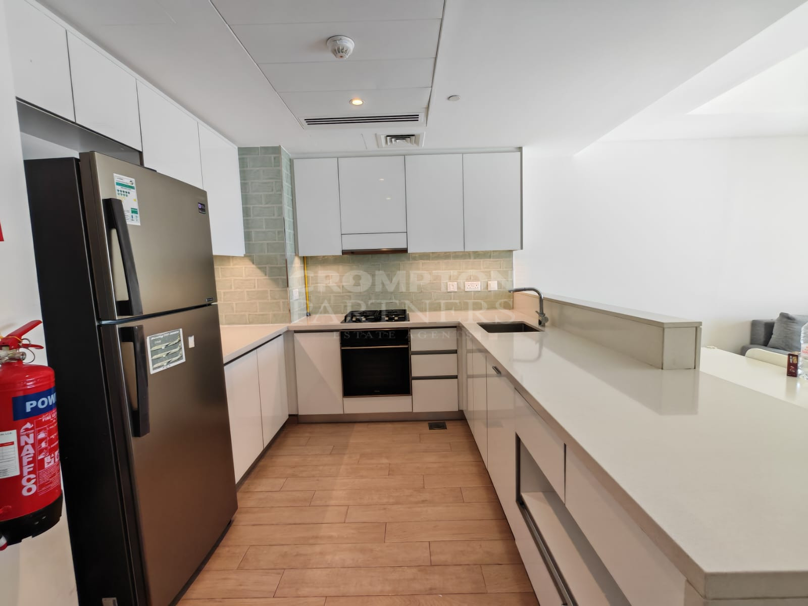 Ideal Family Home|Bright Interior|Close To Beach - Photo 4