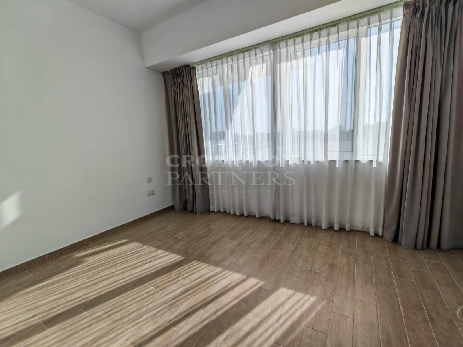 Ideal Family Home|Bright Interior|Close To Beach - Photo 3