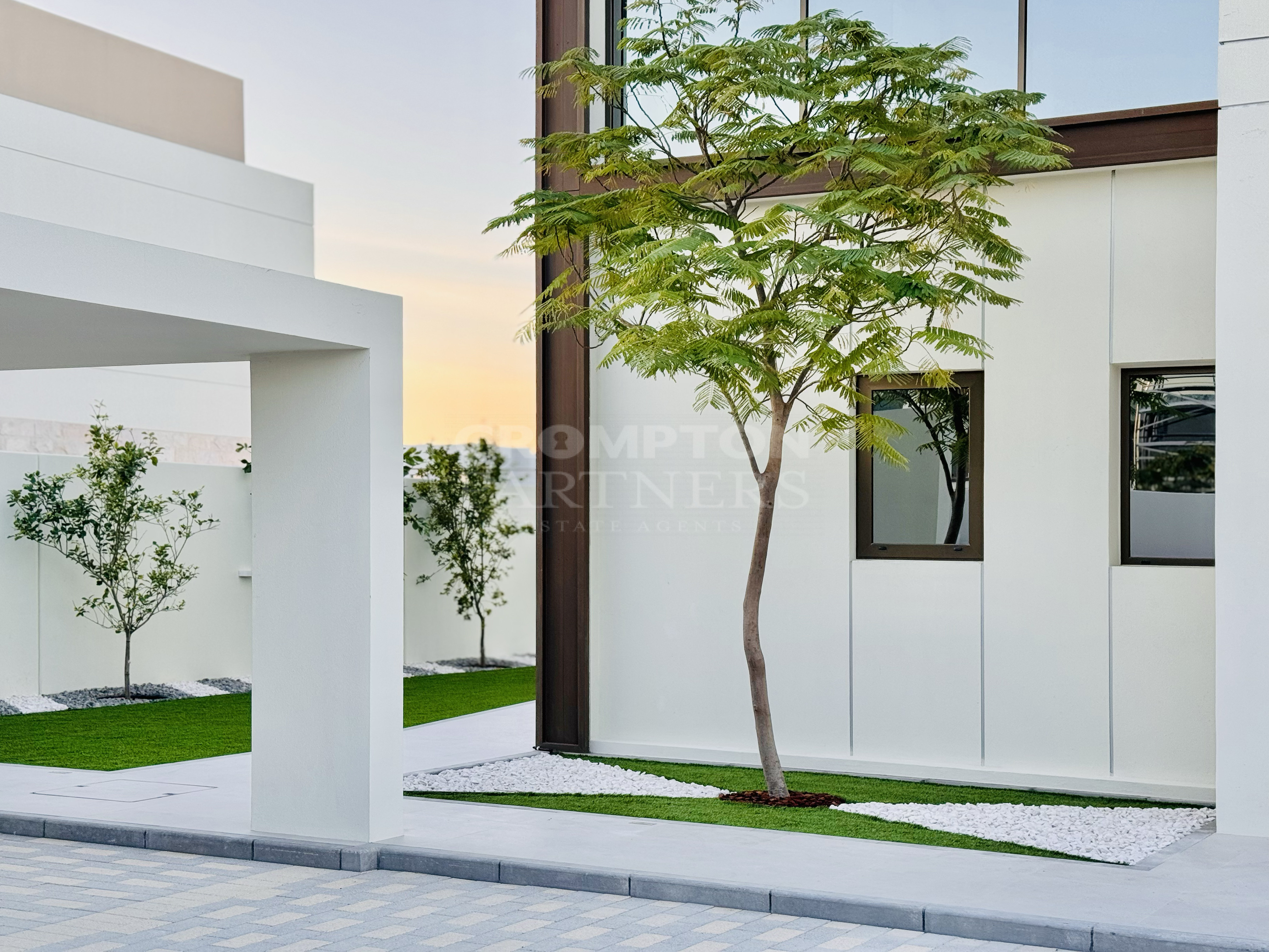 Excellent Family Home | With Maids | Prime Area - Photo 3