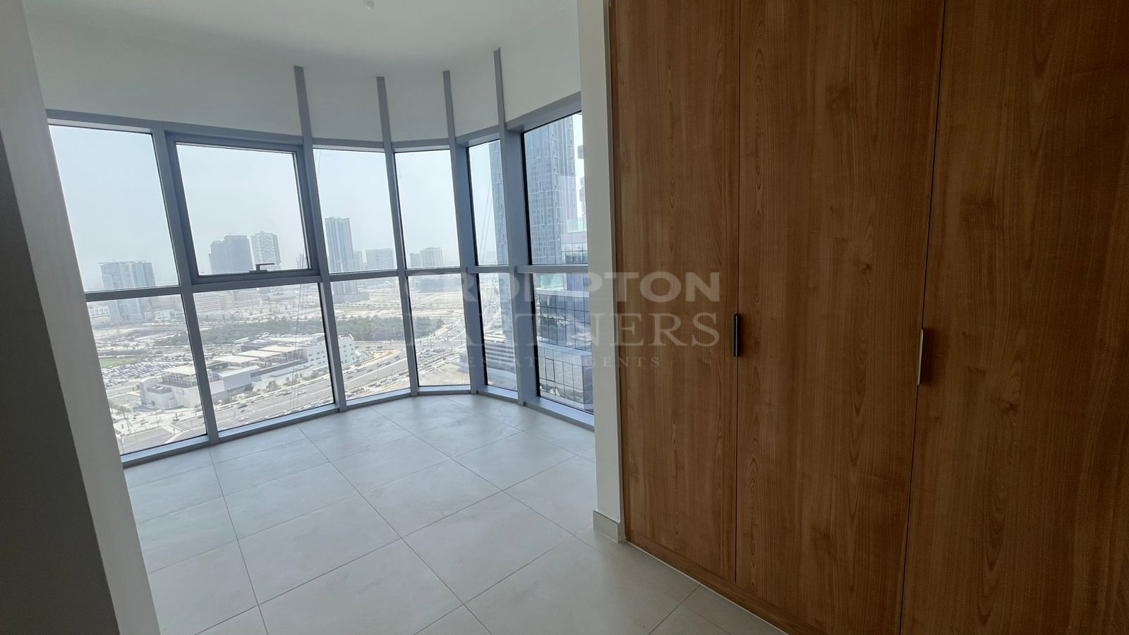 Exceptional | Spacious | Prime Location | Vacant - Photo 5