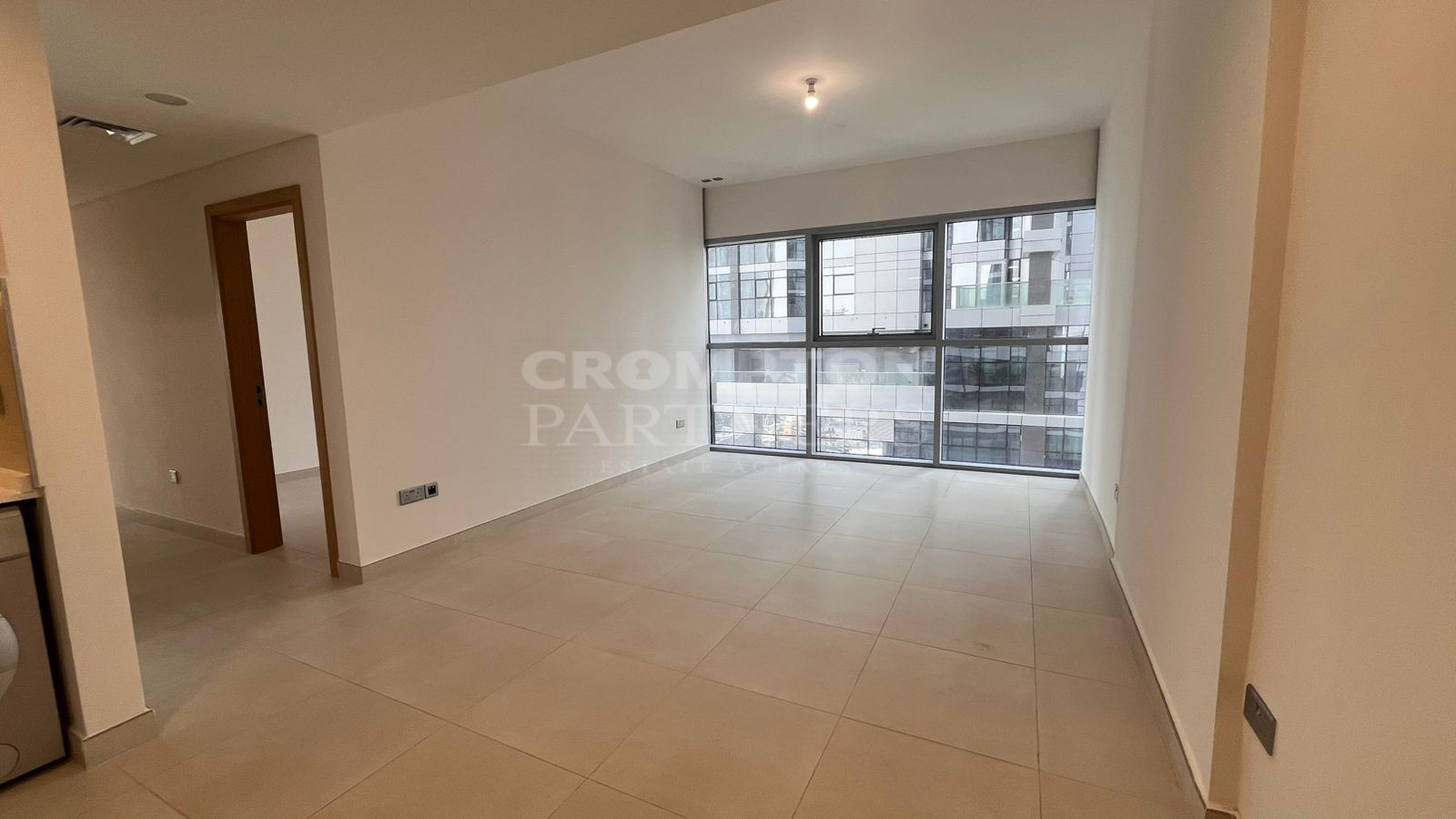 Exceptional | Spacious | Prime Location | Vacant - Photo 2