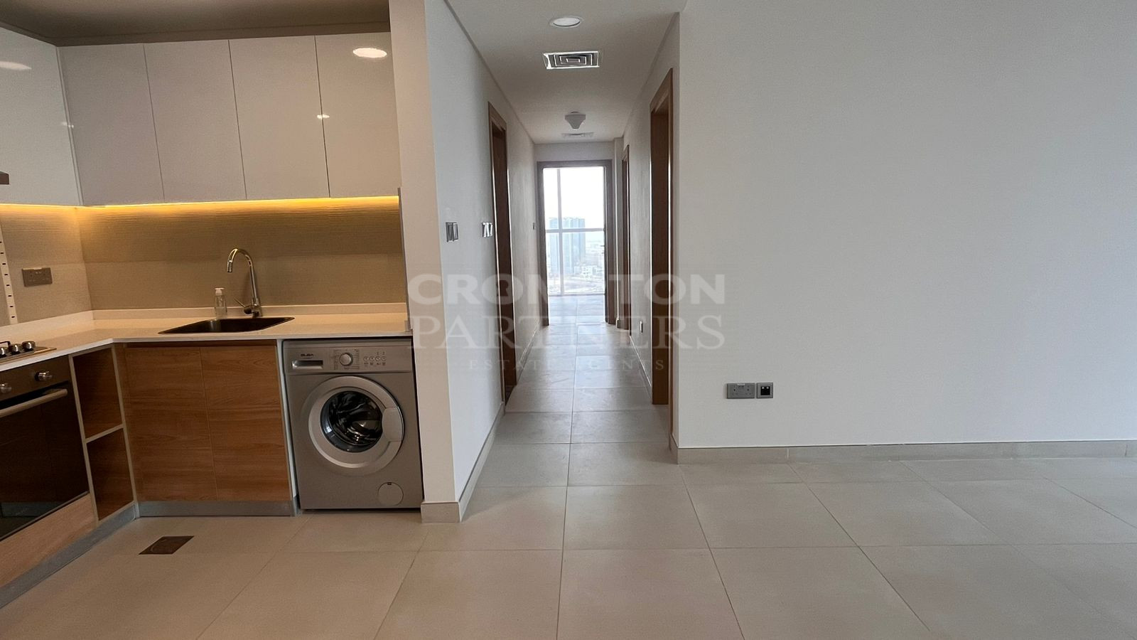Exceptional | Spacious | Prime Location | Vacant - Photo 4