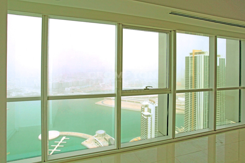 Massive Stunning 4+Maids| Canal and Skyline View - Photo 4