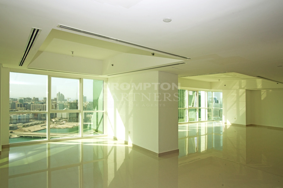 Massive Stunning 4+Maids| Canal and Skyline View - Photo 3