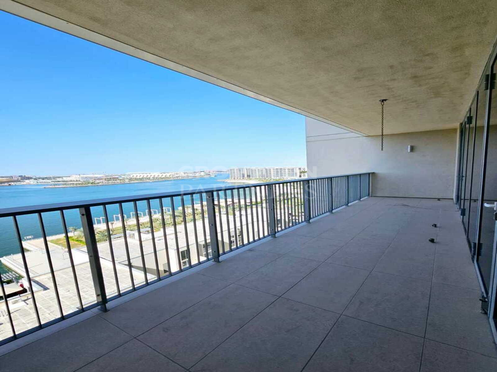 Upgraded | Full Sea View | Prime Location - Photo 2