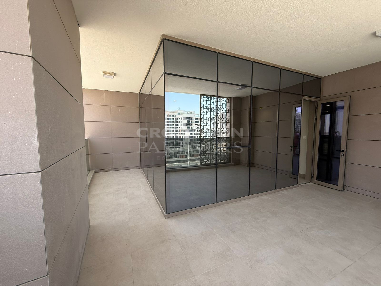 Mesmerizing | Spacious | Hot Price | Vacant - Photo 3