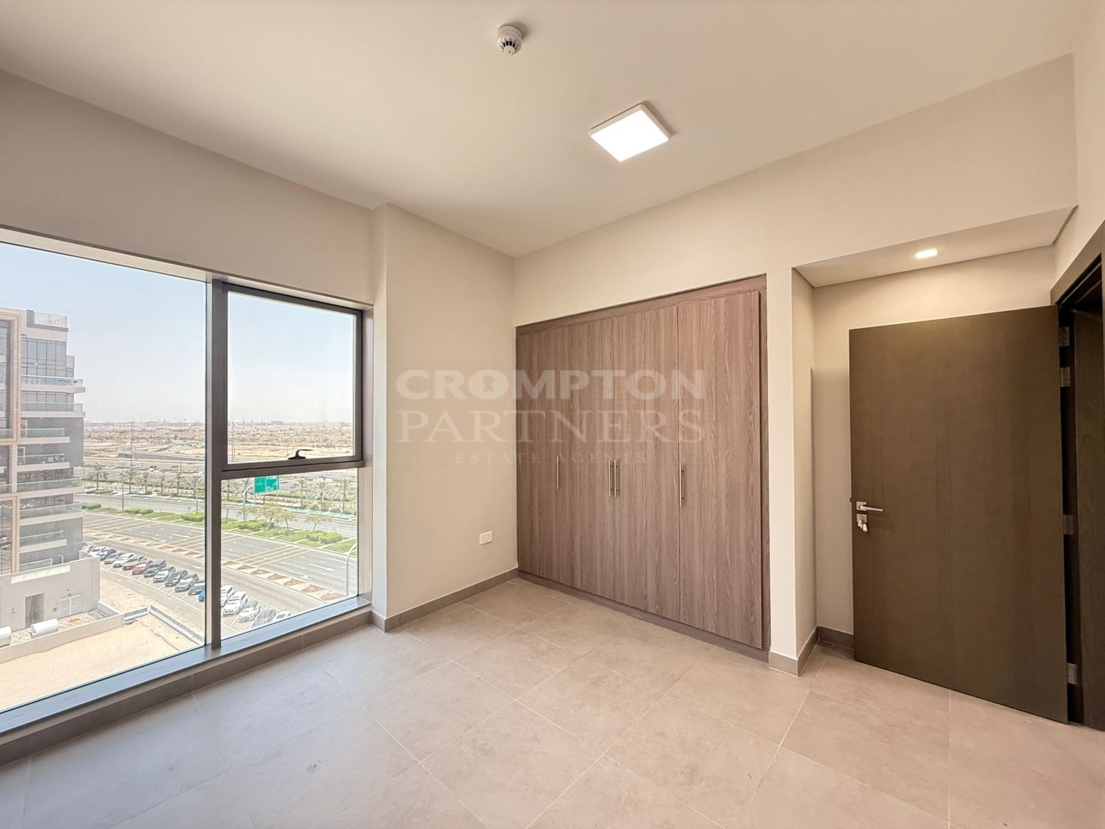 Mesmerizing | Spacious | Hot Price | Vacant - Photo 2