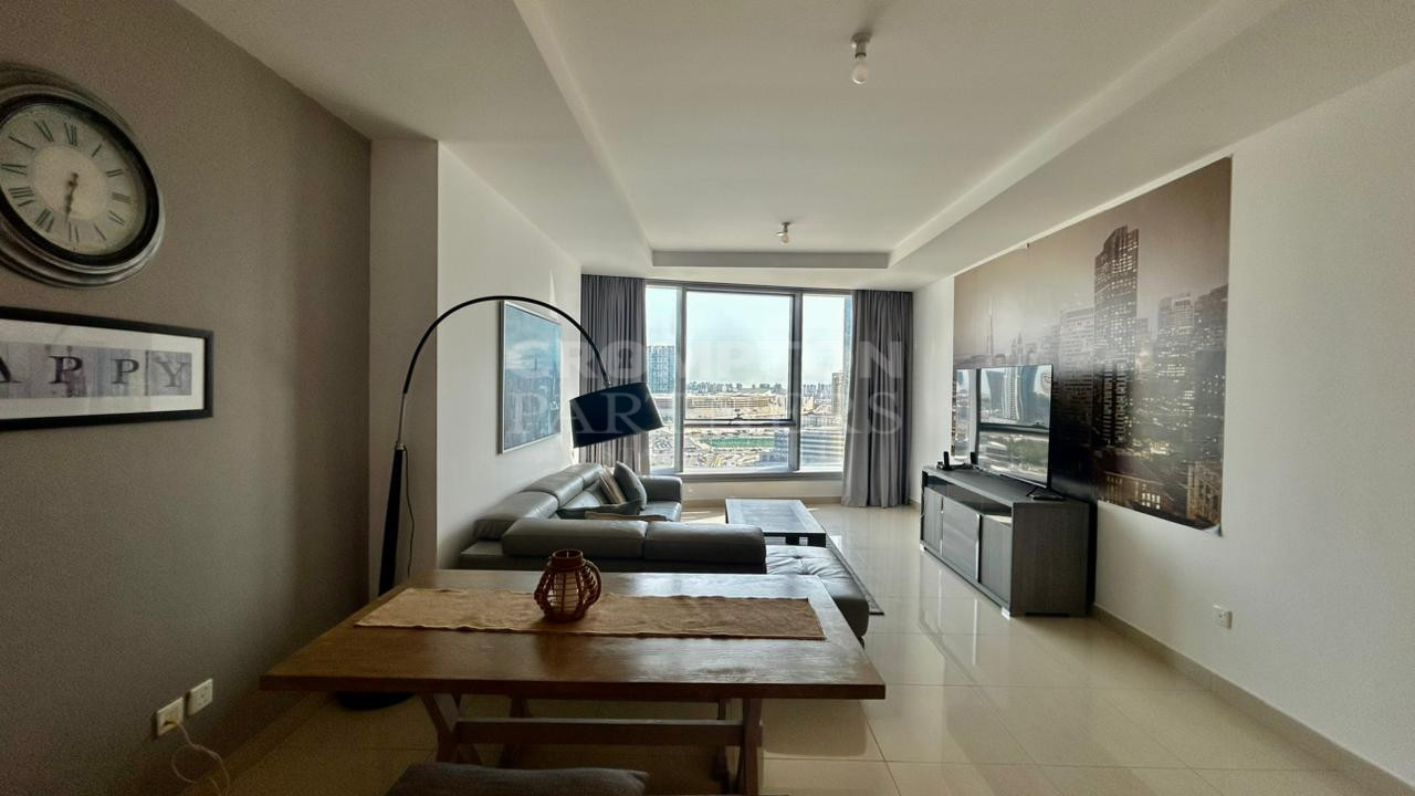 Fully Furnished | World Class Amenities | Vacant - Photo 2