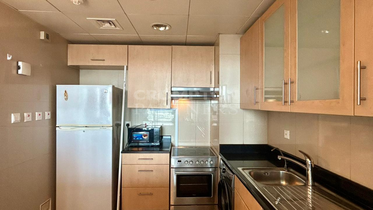 Fully Furnished | World Class Amenities | Vacant - Photo 4