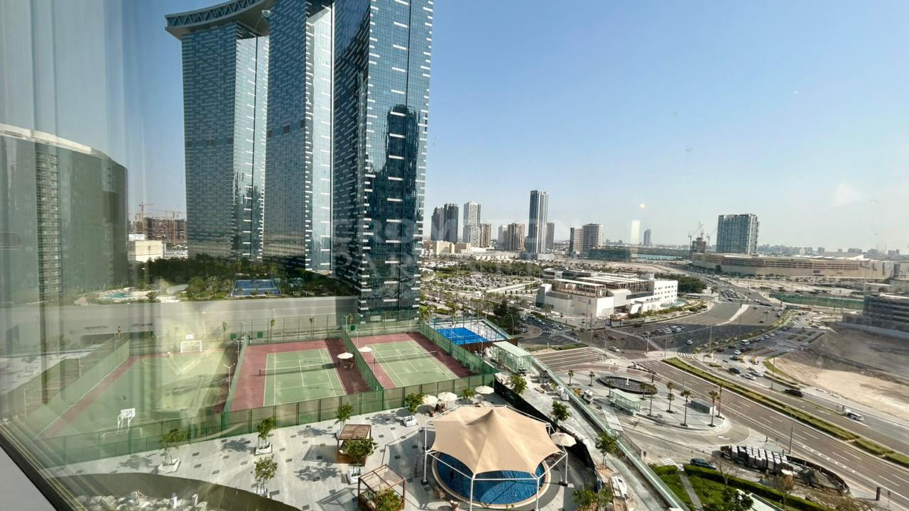 Fully Furnished | World Class Amenities | Vacant - Photo 3