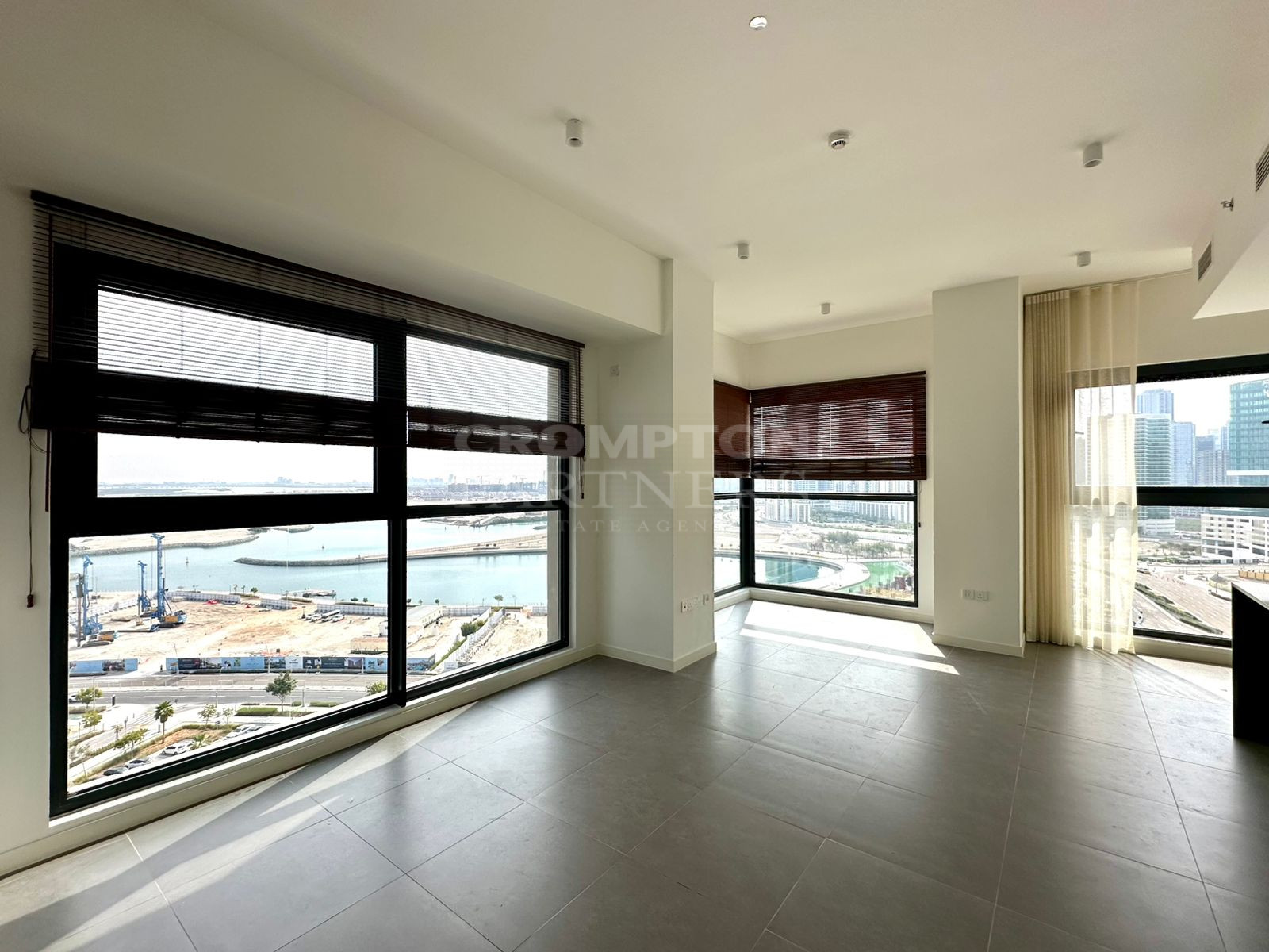 Luxurious | Best Location | Vacant | 2-3 Payments - Photo 3