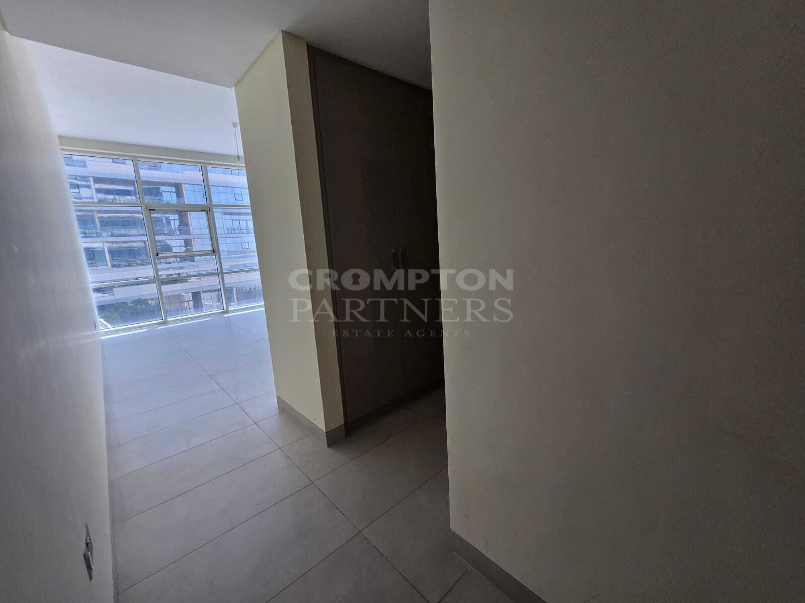 Vacant And Ready|Spacious|Best Location - Photo 3