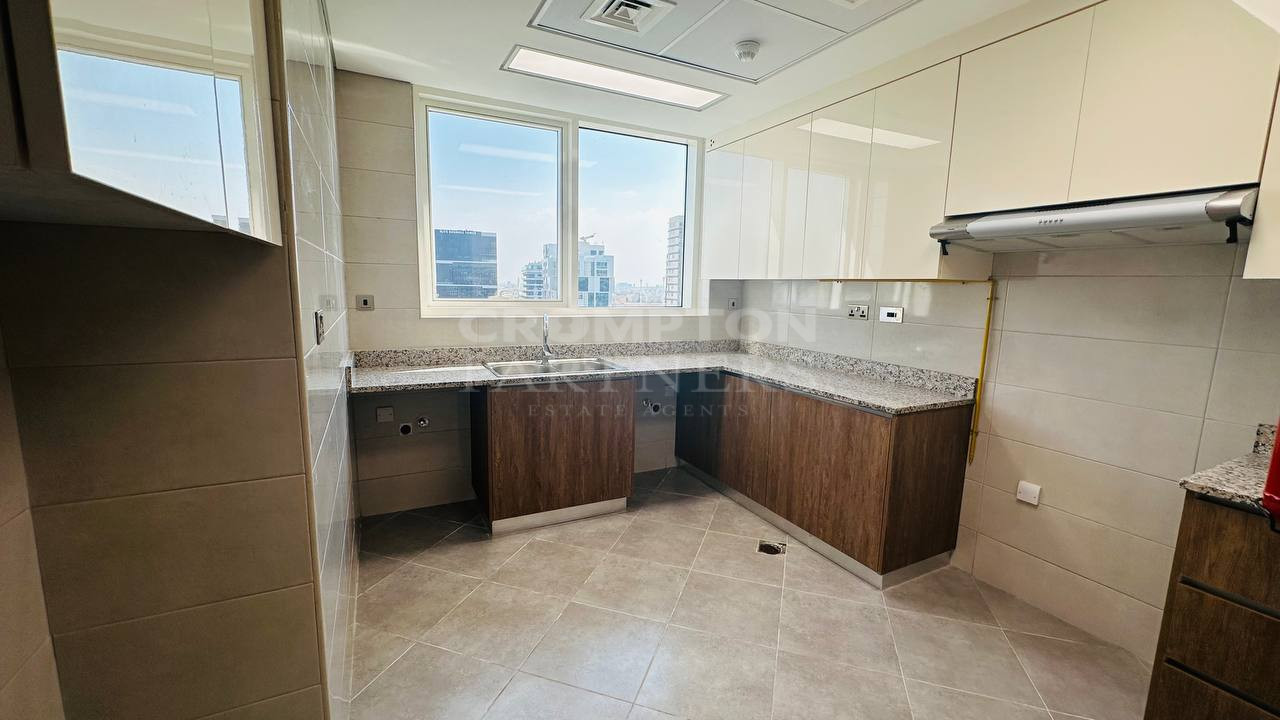 Fancy | Spacious | Modern | Prime Location - Photo 3