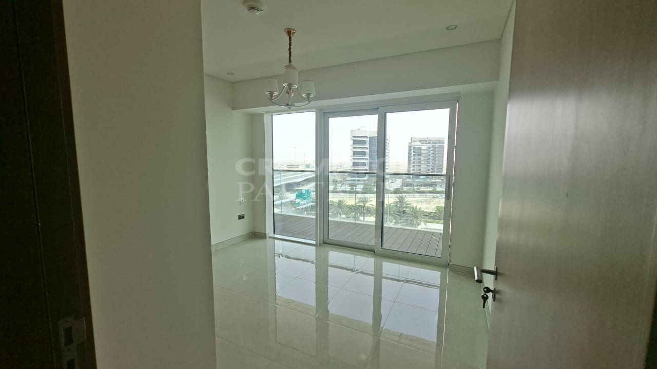 Prime Location | Vacant | Actual Photos | 4 Chqs - Photo 4