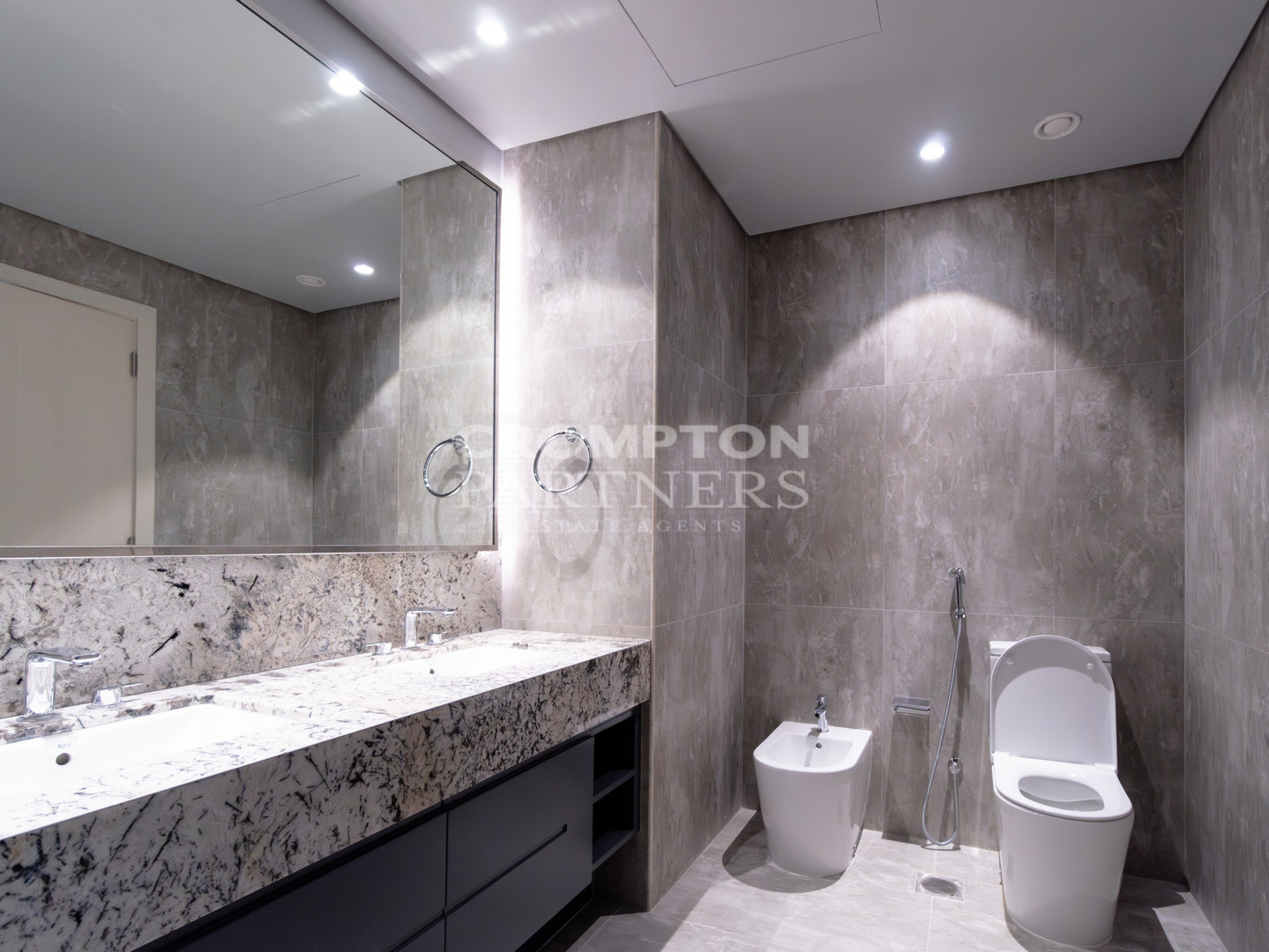 Beach Access | Ready to move | Family home - Photo 3