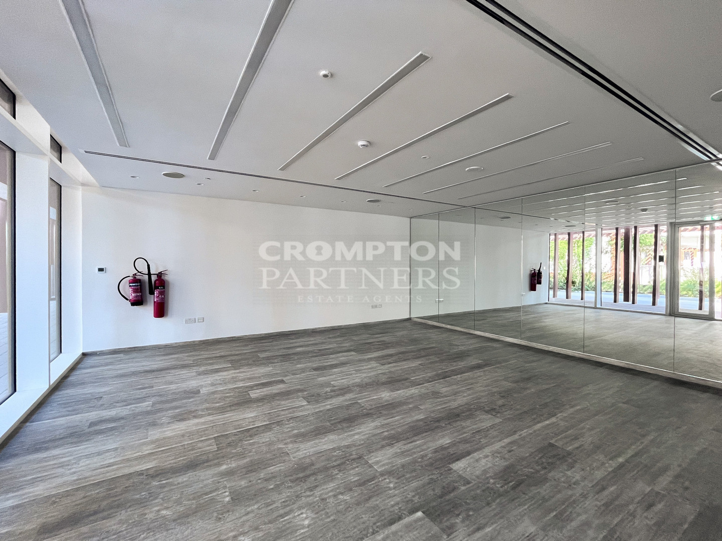 Beach Access | Ready to move | Family home - Photo 5